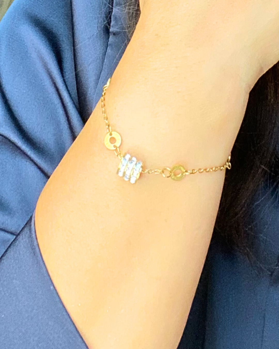 Elegant Zero Zircon Inlay Charm Bracelet β 18K Gold Plated Titanium Steel