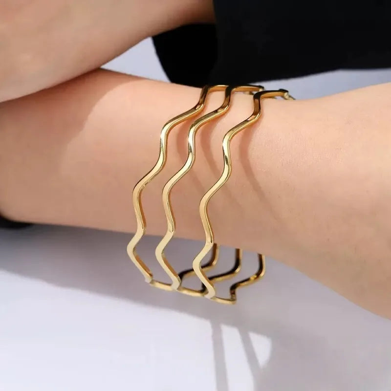 Minimalist Retro Style 18K Gold Plated Bangle β 304 Stainless Steel
