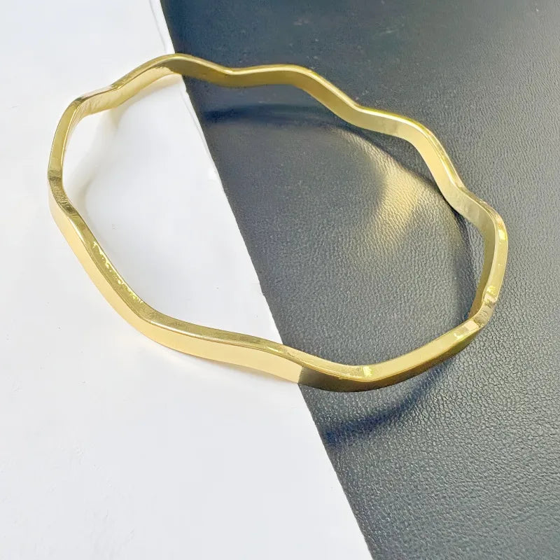 Minimalist Retro Style 18K Gold Plated Bangle β 304 Stainless Steel