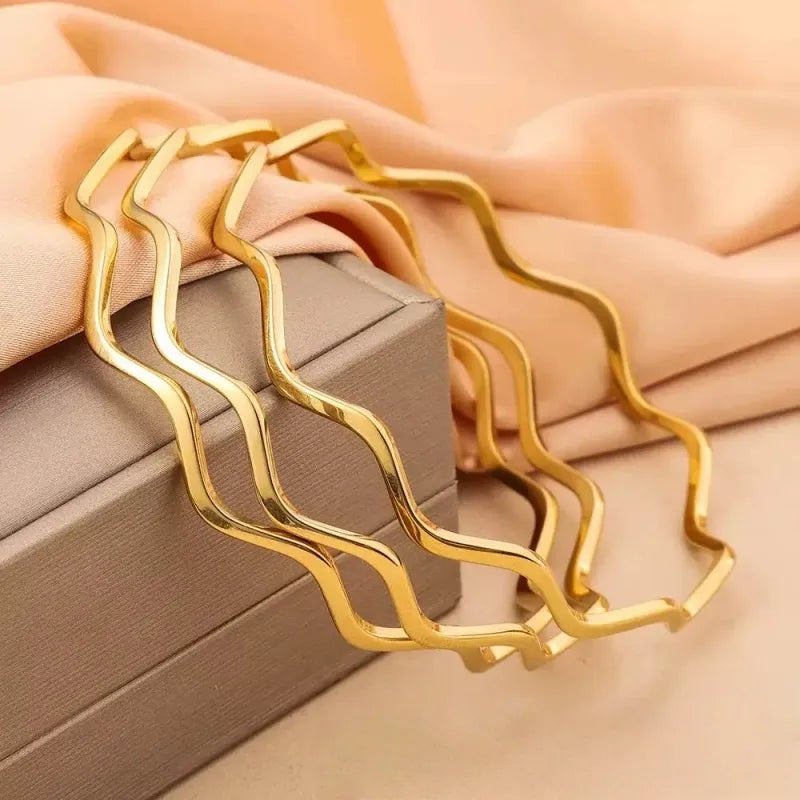 Minimalist Retro Style 18K Gold Plated Bangle β 304 Stainless Steel