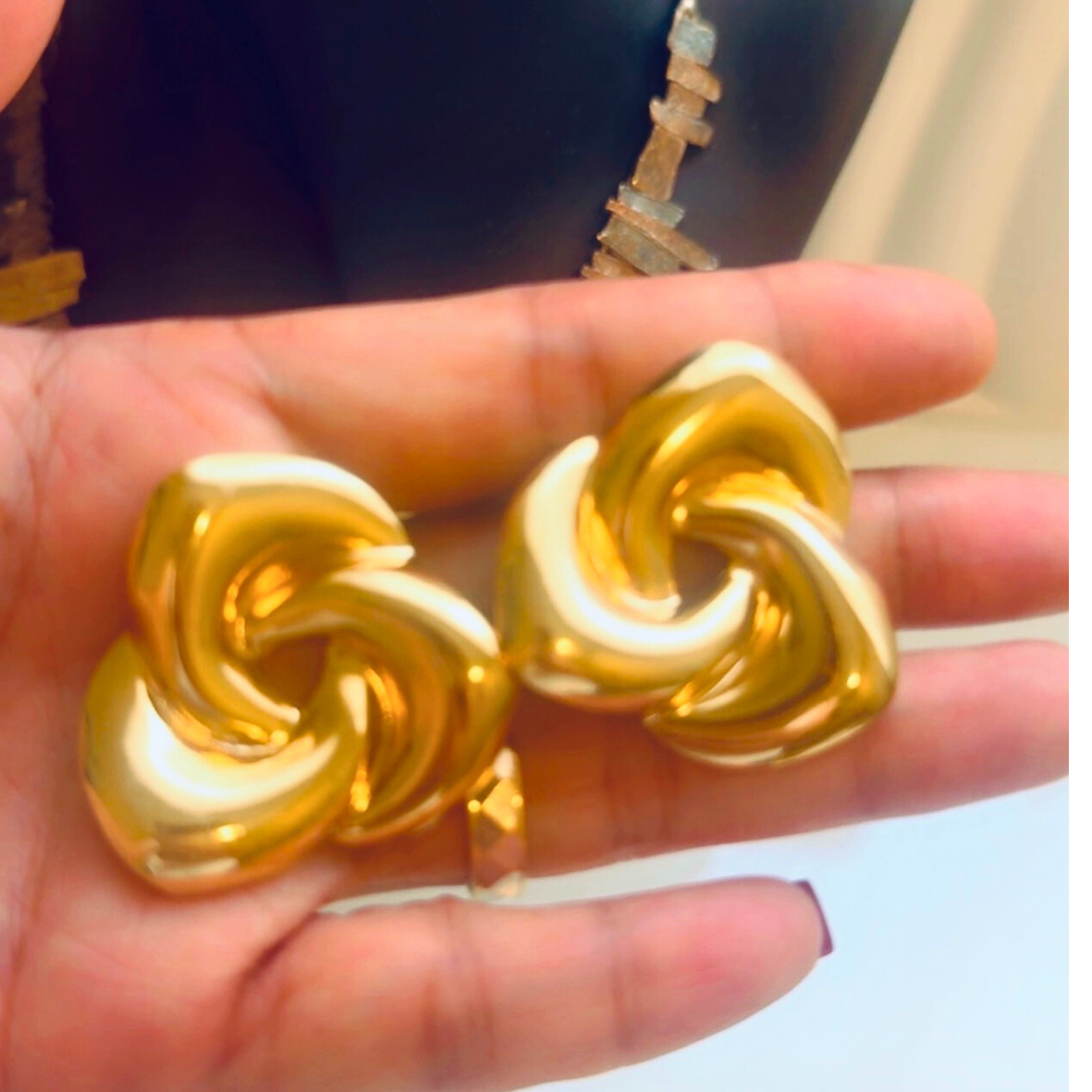 Bold Vogue Loop Twisted Gold Stud Earrings β 18K Gold Plated 316L Stainless Steel