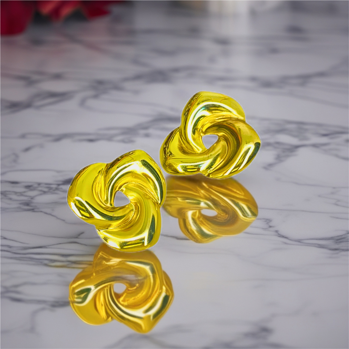 Bold Vogue Loop Twisted Gold Stud Earrings β 18K Gold Plated 316L Stainless Steel