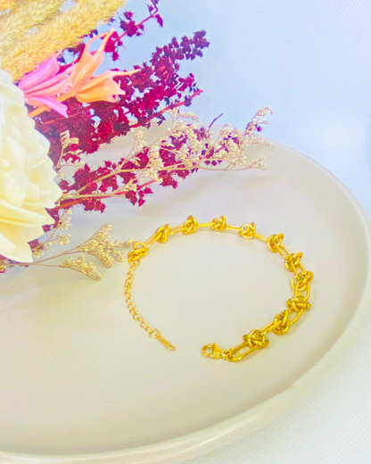 Trendy & Modern Hardware Chain Bracelet – 18K Gold Plated Titanium Steel