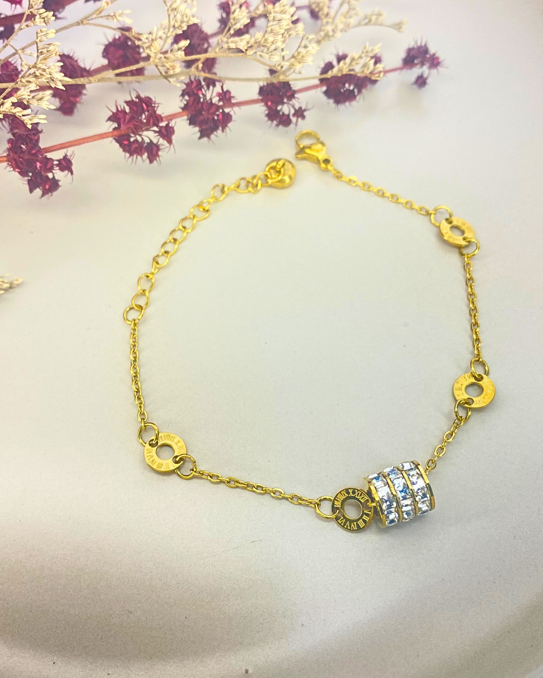 Elegant Zero Zircon Inlay Charm Bracelet - 18K Gold Plated Titanium Steel