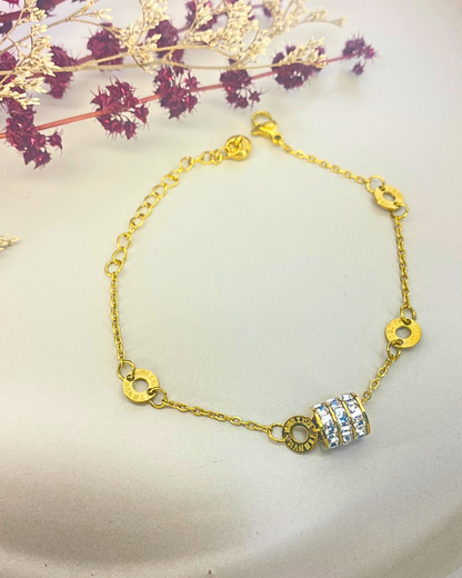 Elegant Zero Zircon Inlay Charm Bracelet - 18K Gold Plated Titanium Steel