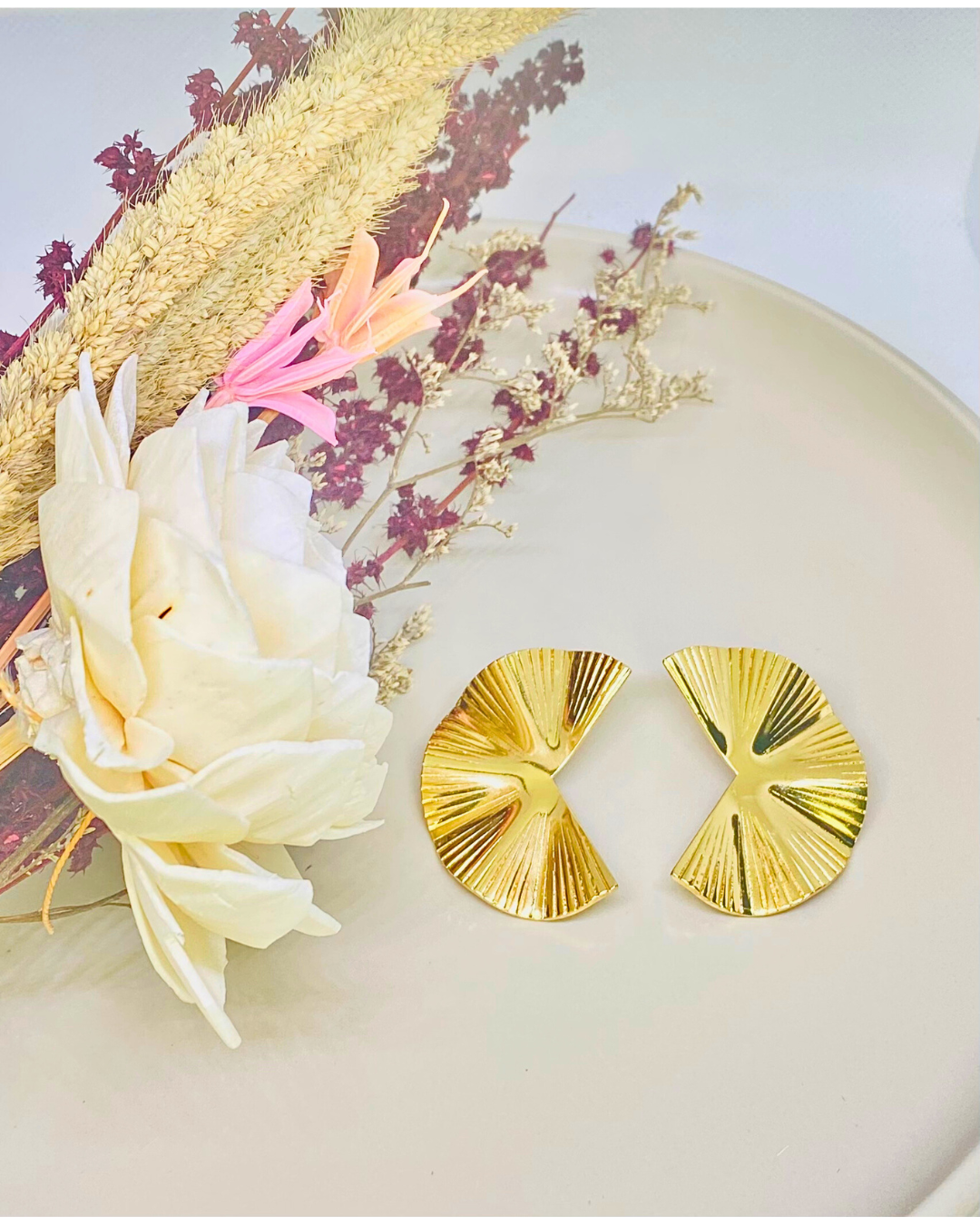 Chic Fan Stud Earrings - 18K Gold Plated 316L Stainless Steel