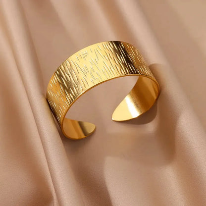 "Retro Classic Geometric Bangle – Timeless Unisex 304 Stainless Steel Bracelet, Minimalist Vintage Jewelry"